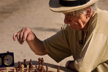 dementie-ouderen-schaken-leren
